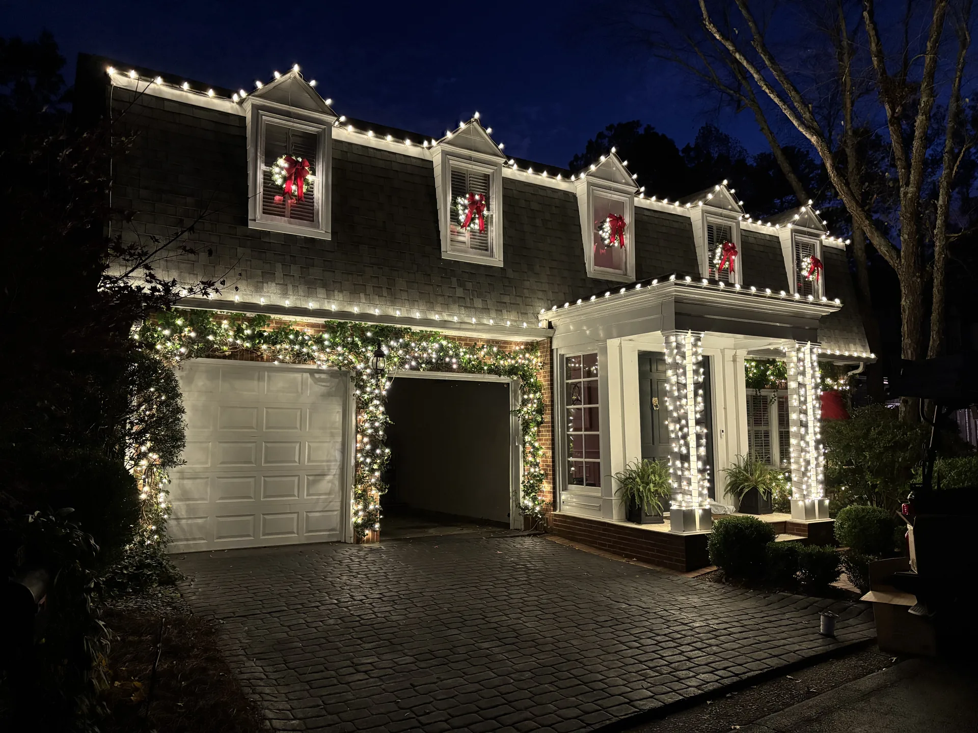 Same Atlanta home after Atlanta Holiday Lighting installation